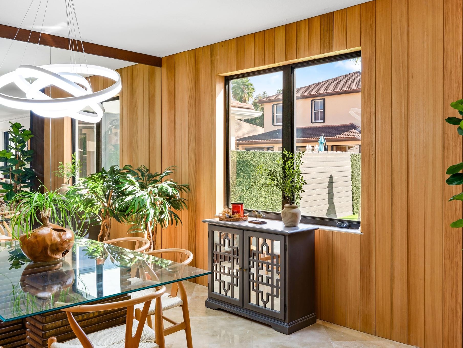 Thermo Ayous interior wall paneling in a modern dining room